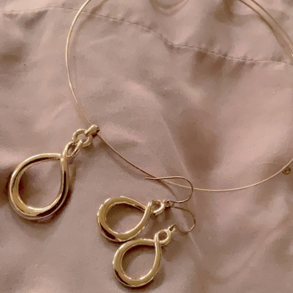 Gold looking loop necklace and earrings
